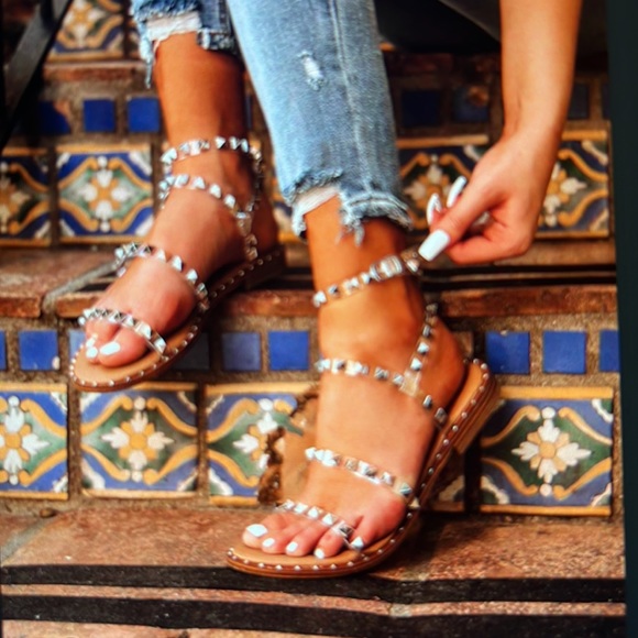 NWOT Brand new! Steve Madden Travel Clear Sandals in Size 7.5. Still in Box - Picture 2 of 15